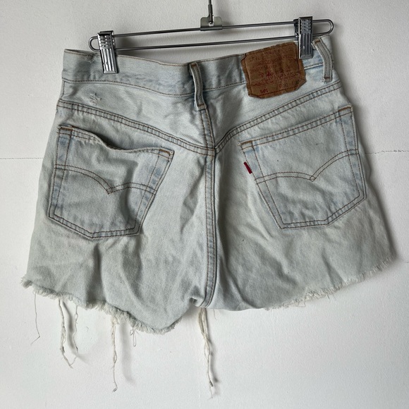 Light blue 501 Levi distressed denim shorts - Picture 2 of 2
